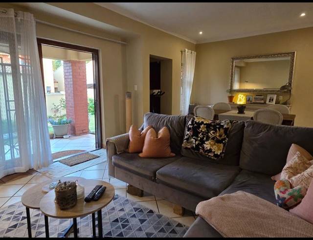 2 BEDROOM TOWNHOUSE FOR SALE IN BOARDWALK MEANDER